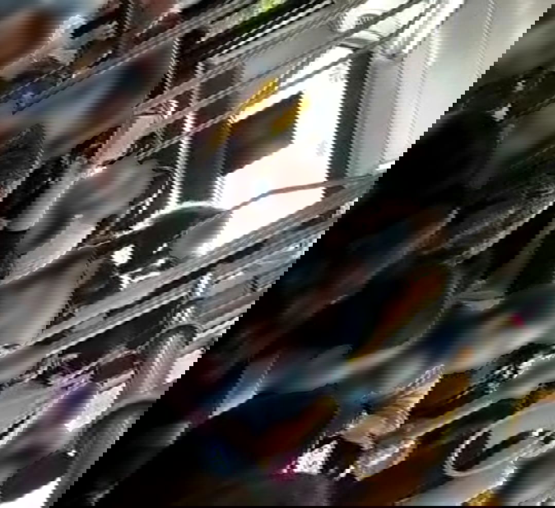 עומס בתוך אחד האוטובוסים