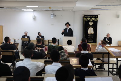 הרב לאו נושא דברים במסגרת המסע "מפגשים ודמויות"