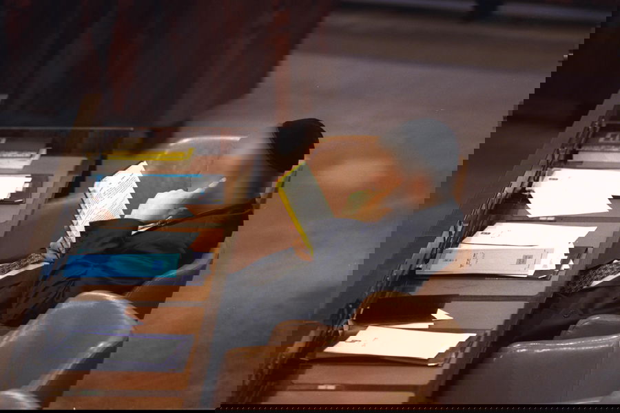 ח"כ חרדי לומד במליאה; אילוסטרציה, למצולם אין קשר לכתבה