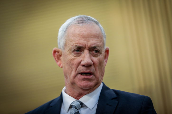 פסקת ההתגברות: גנץ תוקף את נתניהו ומאשים את לפיד