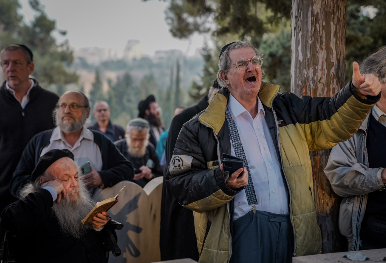 ביום היארצייט: המונים עלו לקברו של ר' שלמה קרליבך