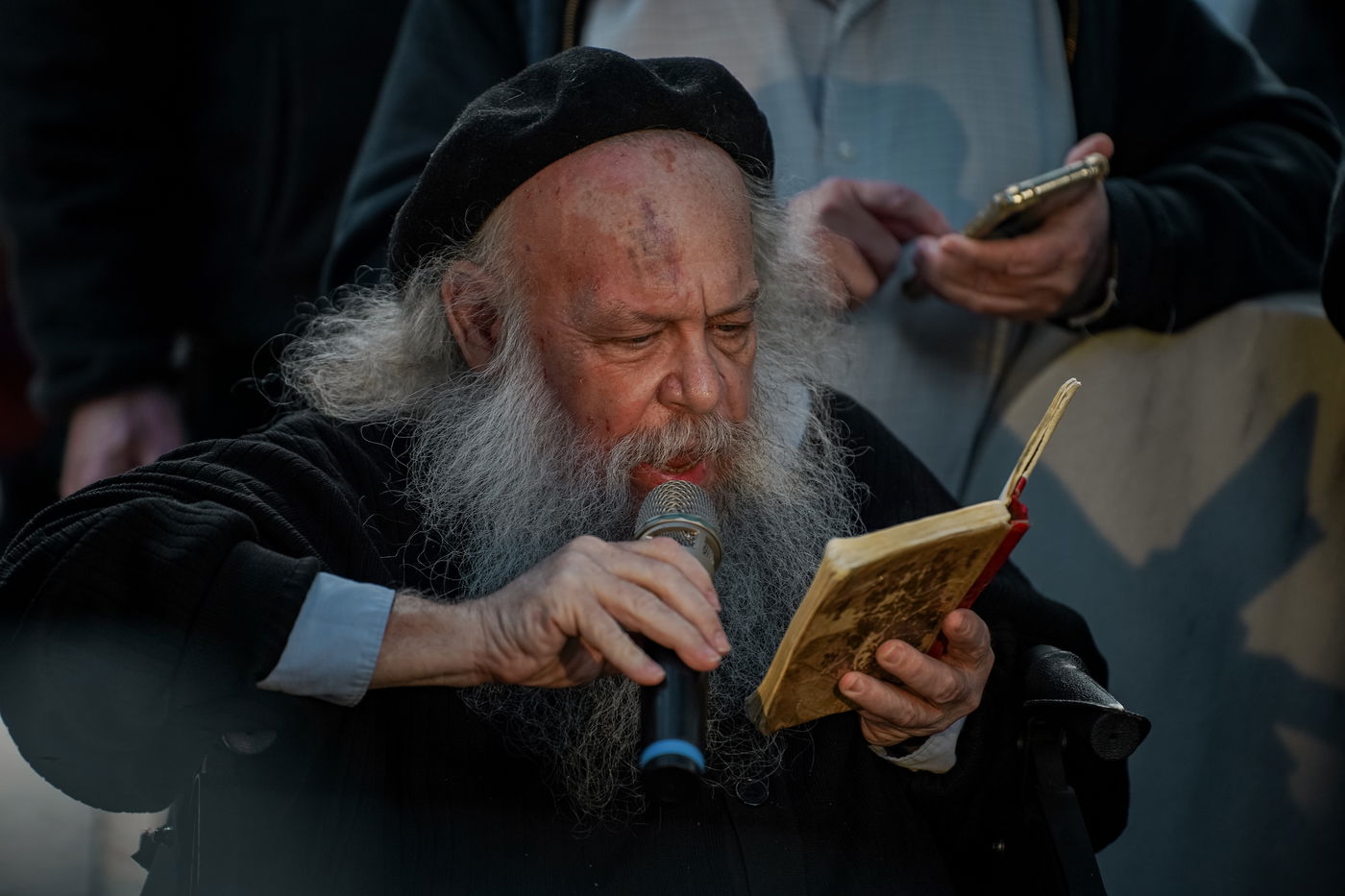 ביום היארצייט: המונים עלו לקברו של ר' שלמה קרליבך
