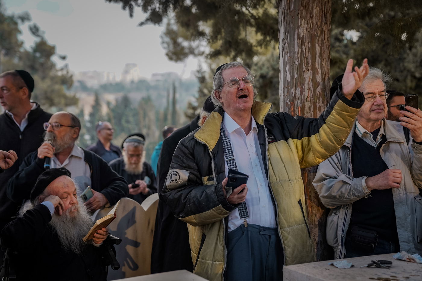ביום היארצייט: המונים עלו לקברו של ר' שלמה קרליבך