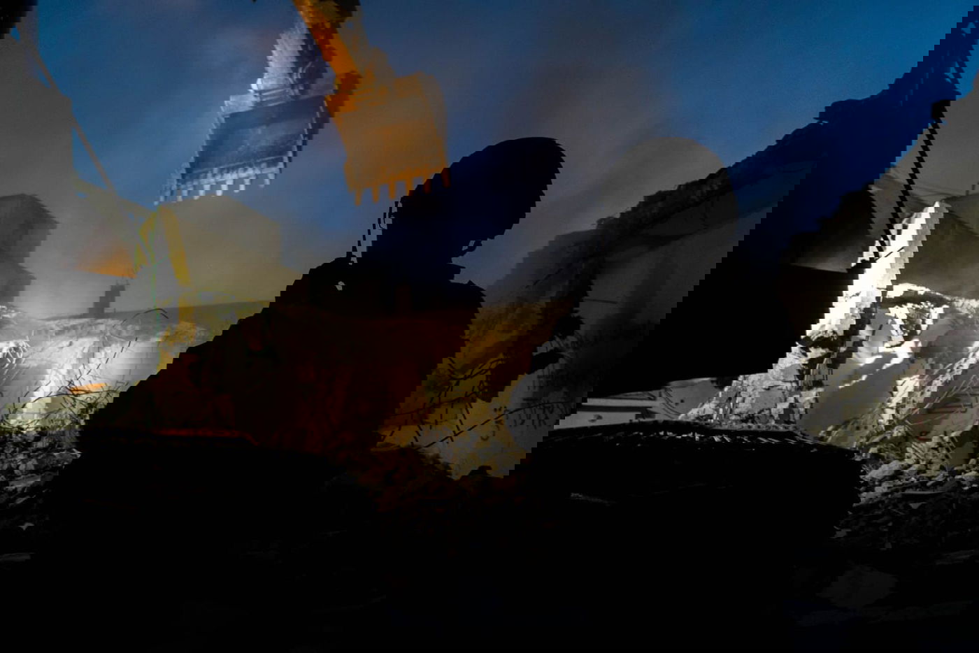 מקבלי האות: עלות השחר, שובר גלים ו'פעולות עלומות'