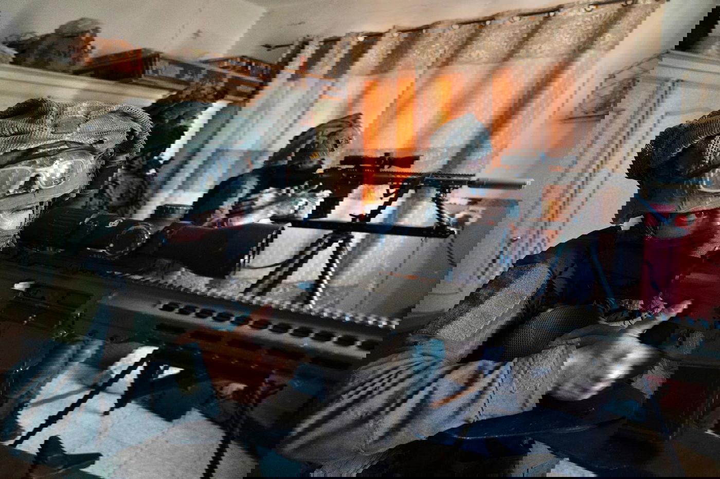 מקבלי האות: עלות השחר, שובר גלים ו'פעולות עלומות'