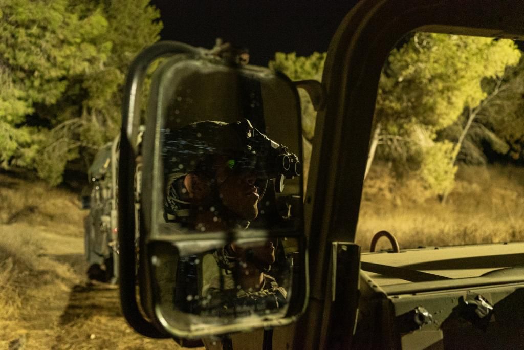 מקבלי האות: עלות השחר, שובר גלים ו'פעולות עלומות'