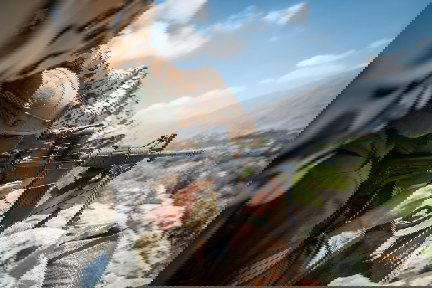 מקבלי האות: עלות השחר, שובר גלים ו'פעולות עלומות'