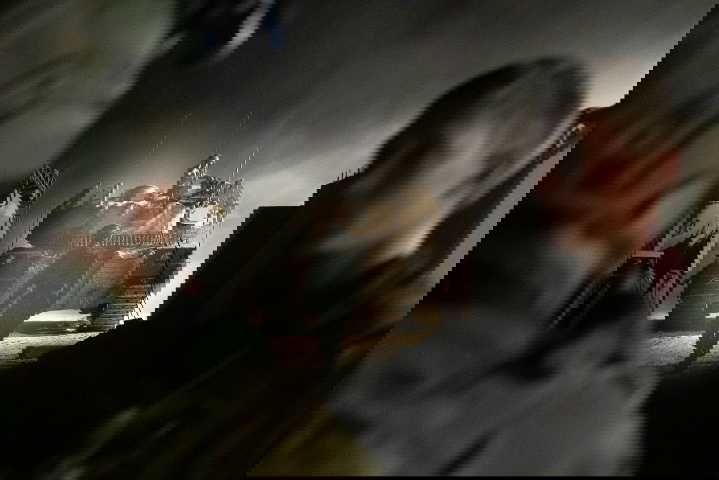 מקבלי האות: עלות השחר, שובר גלים ו'פעולות עלומות'