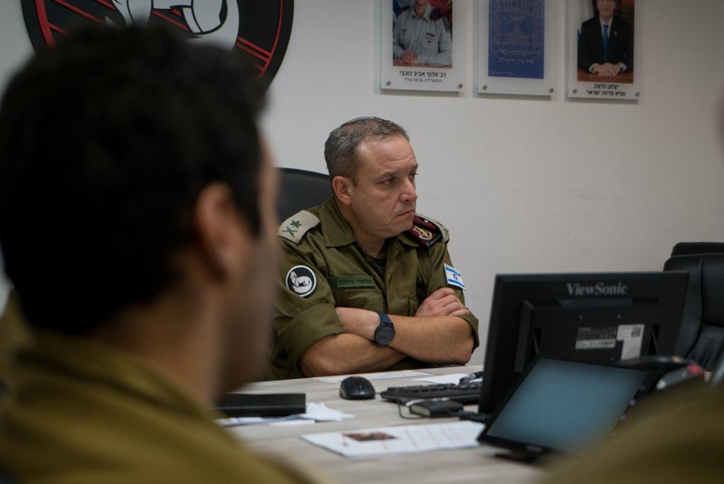 מקבלי האות: עלות השחר, שובר גלים ו'פעולות עלומות'