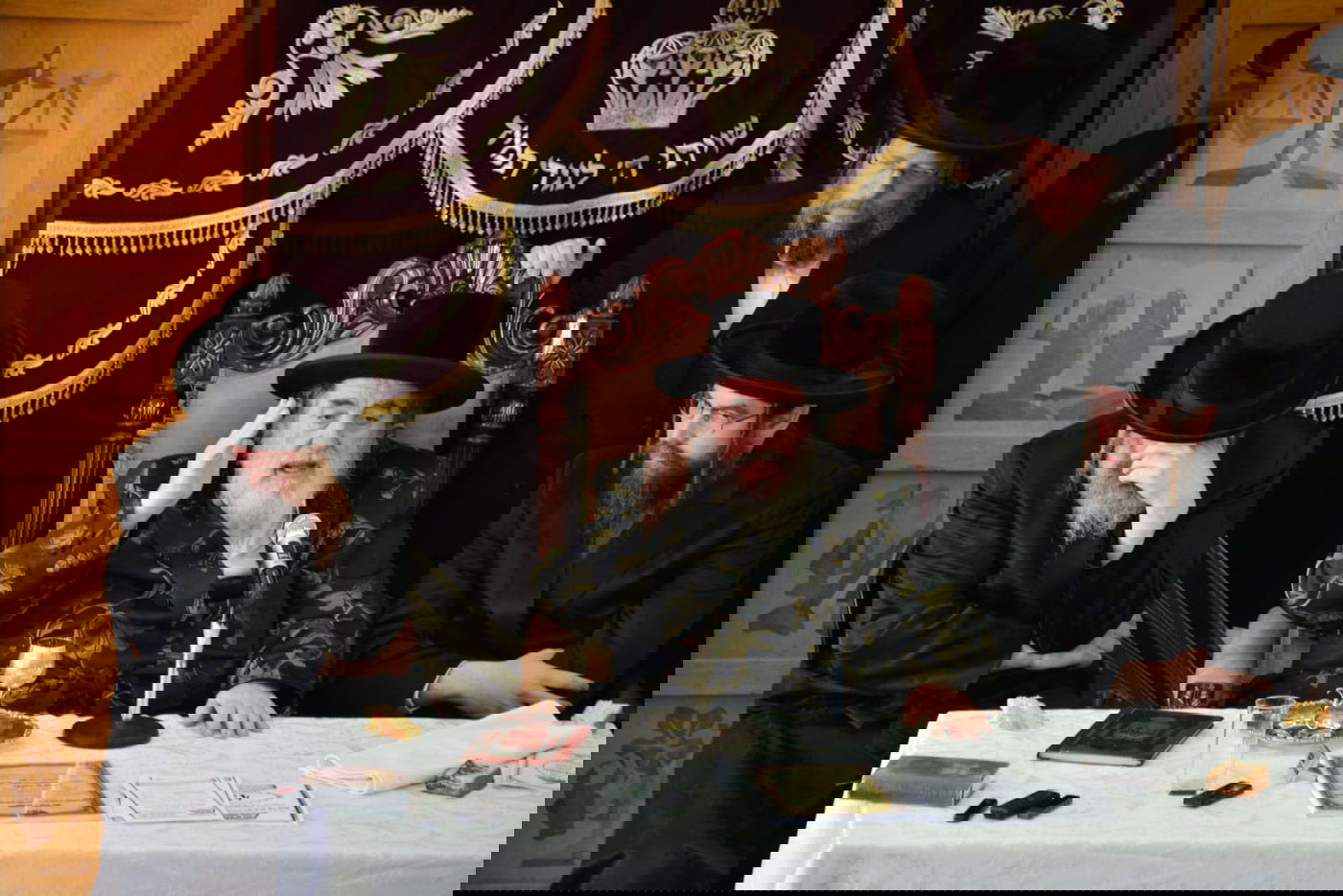 הרבי מויז'ניץ ביקר בישיבה וחיזק את הבחורים