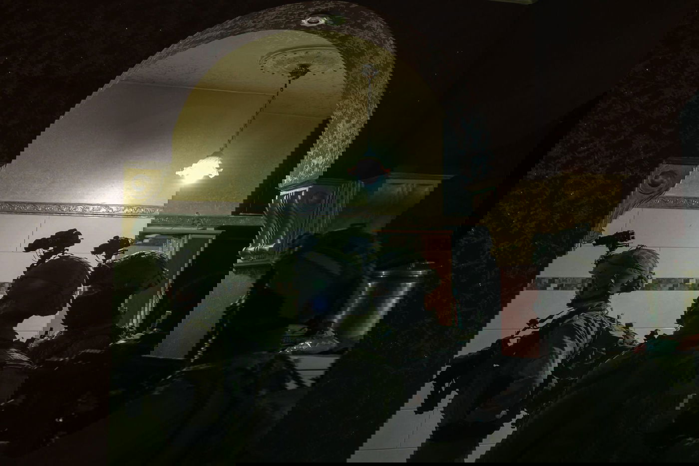 תיעוד לילי:  לוחמי צה"ל ושב"כ במעצר מבוקשים ביו"ש