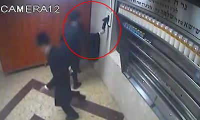 תיעוד חדש: נערים צעירים שוברים וחוזרים לשבור שוב