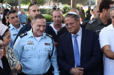 איתמר בן גביר והמפכ"ל קובי שבתאי נפגשו ולחצו ידיים | תיעוד