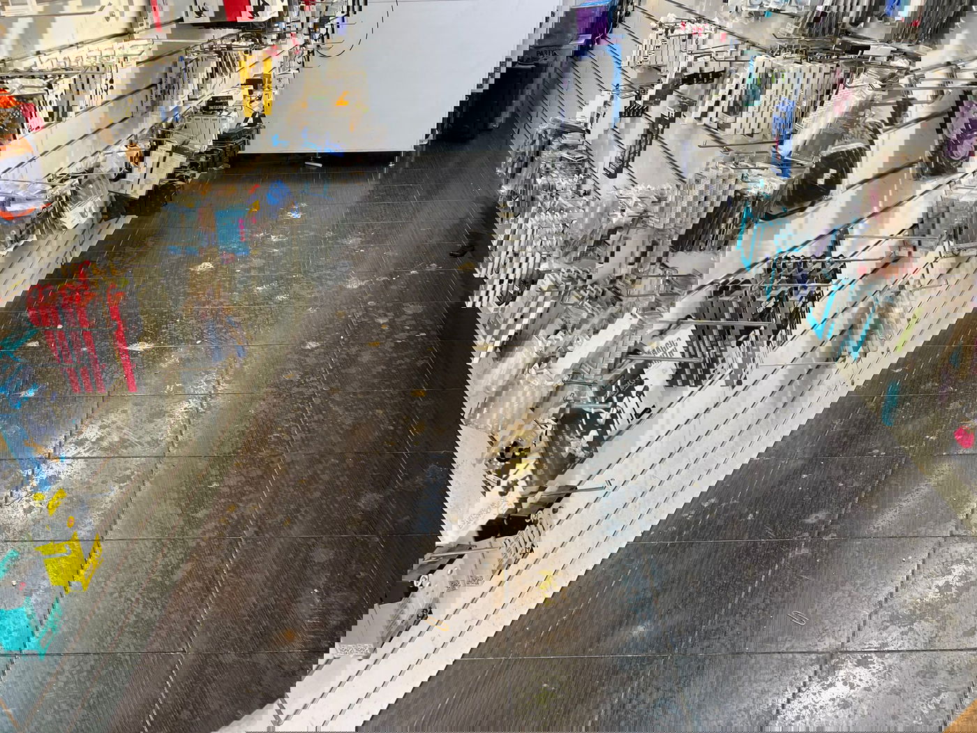 טרור הסלולר: כך אלמוני השחית את חנות סלולר בגאולה