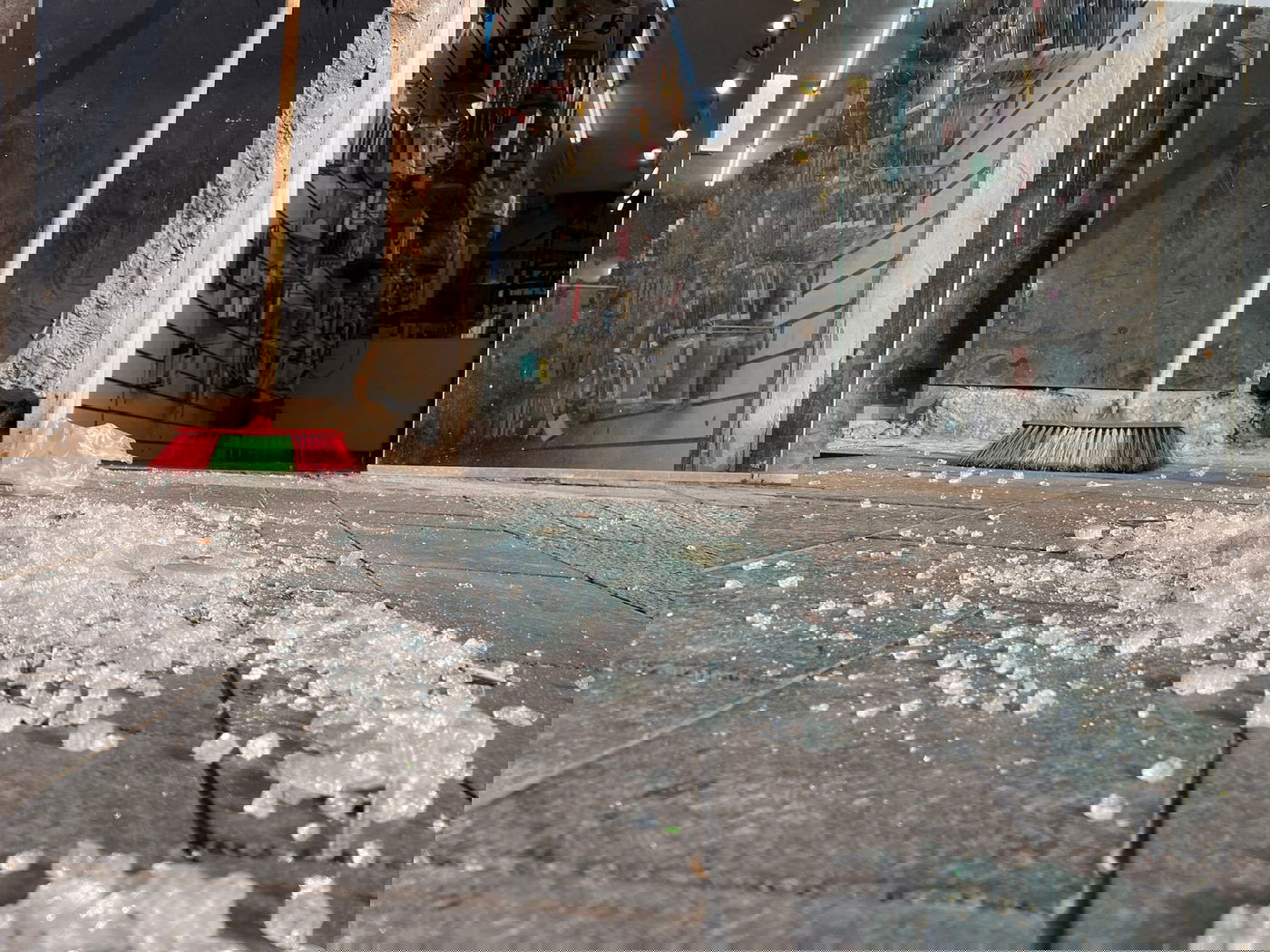 טרור הסלולר: כך אלמוני השחית את חנות סלולר בגאולה