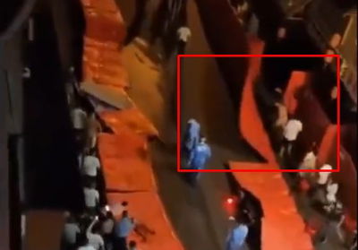 לסינים נמאס: המוני תושבי דרום סין מרדו בסגר והעיפו מחסומים