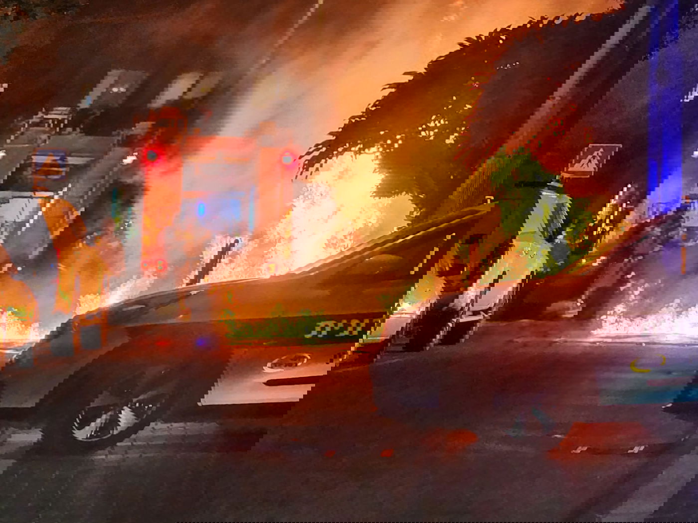 הצית רכב ונתפס בסמוך עם בקבוק חומר דליק