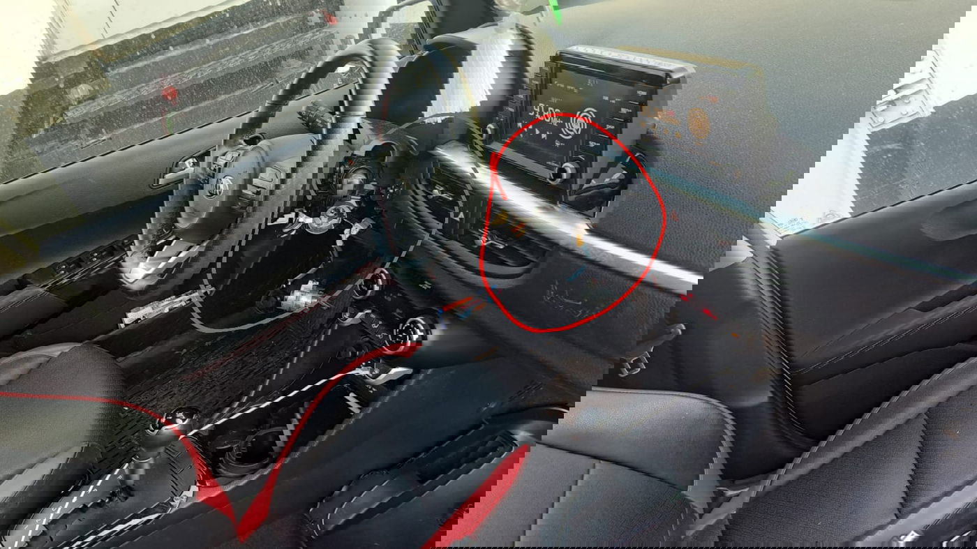 בשני מקרים שונים: גנבי הרכב נתפסו "על חם" ונעצרו