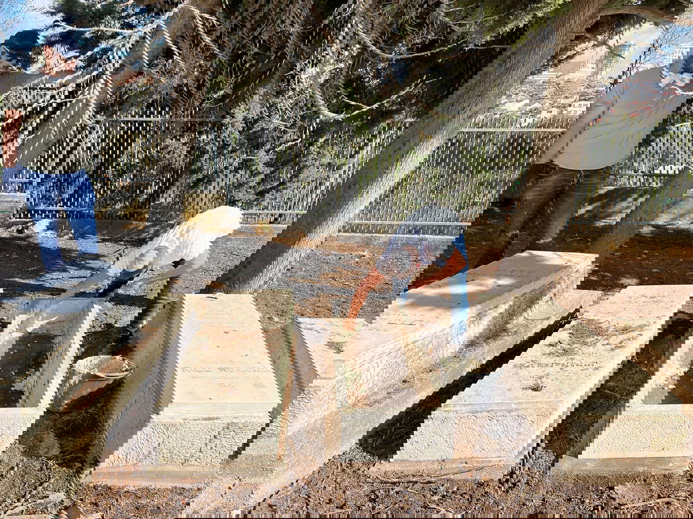 מזעזע: עשרות מצבות נותצו בבית הקברות של הרבי מזוועיהל בירושלים; "רצו שיש"