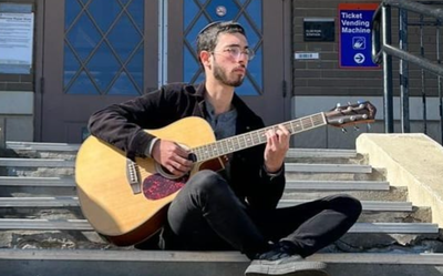 מני גל בסינגל חדש: "סימנים קטנים"
