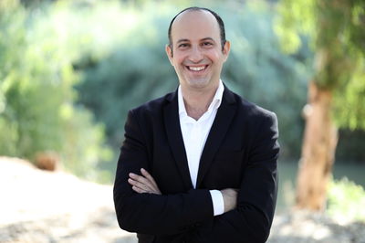 מאיר בן דרור מתפלל בסינגל חדש: "שמעה תפילתי"