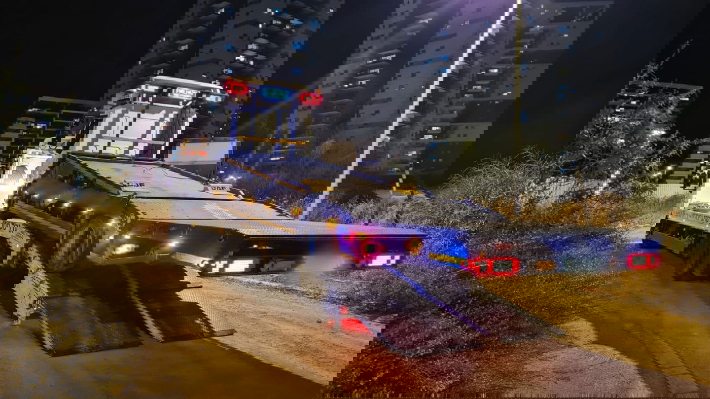 ניסה לגנוב מחפרון עם משאית גרר ונתפס "על חם"