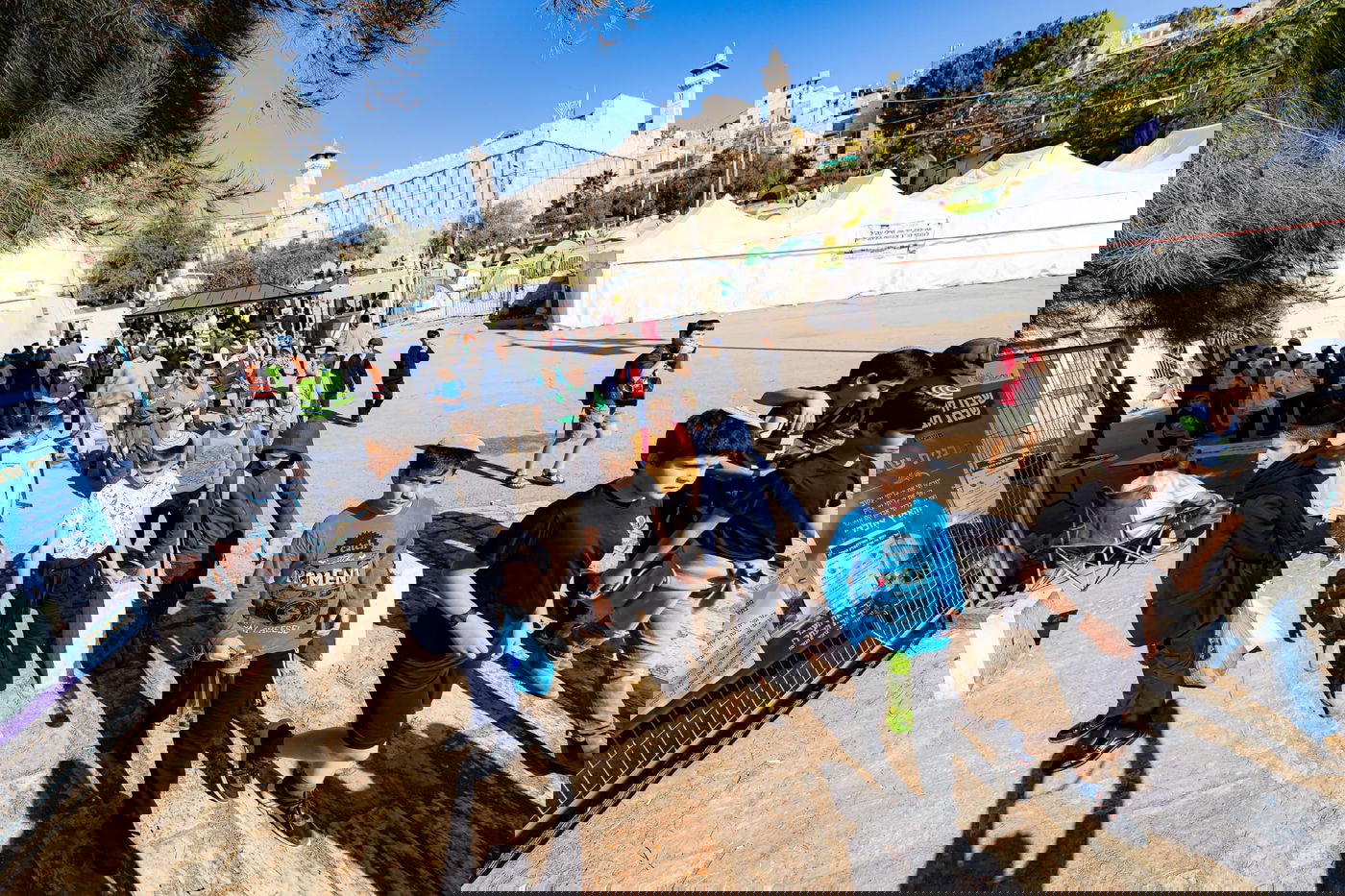 שבת חברון: האלפים זורמים לעיר לשהות במערת המכפלה