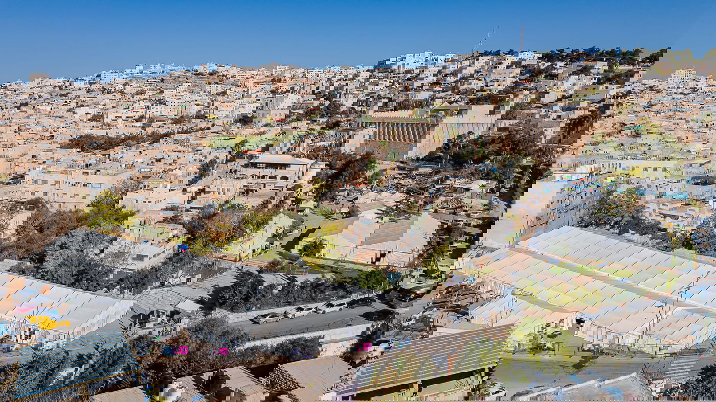 שבת חברון: האלפים זורמים לעיר לשהות במערת המכפלה