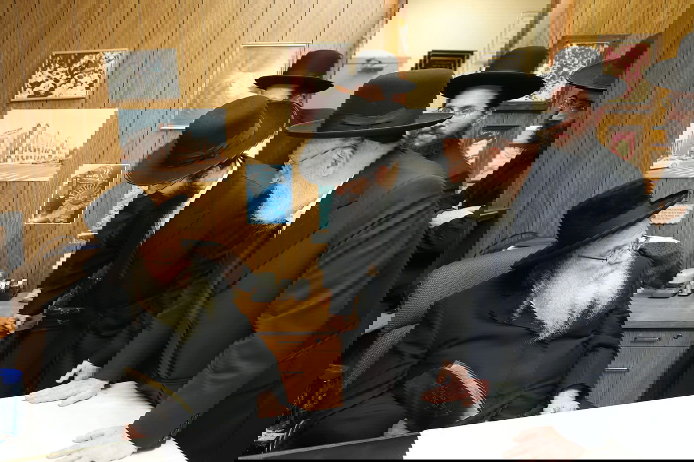 אלפים השתתפו במעמד הכנסת ספר תורה לאוהל הגר"ש אלתר