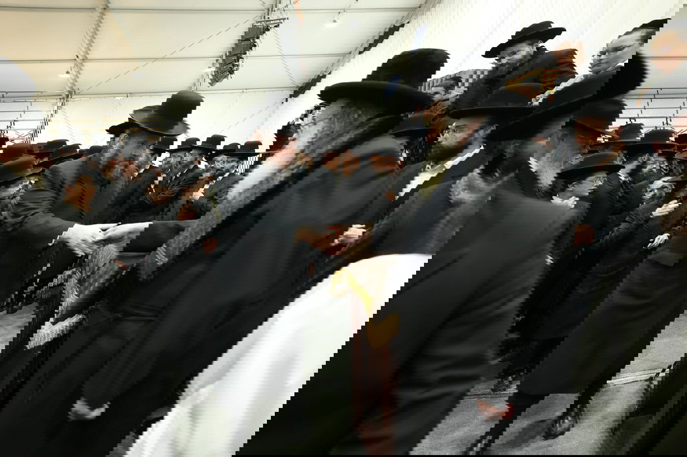 אלפים השתתפו במעמד הכנסת ספר תורה לאוהל הגר"ש אלתר