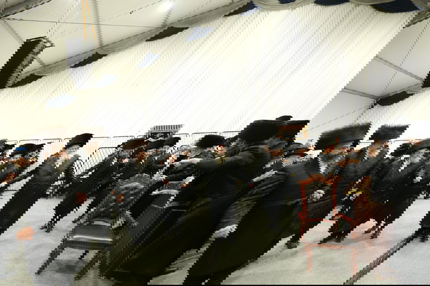 אלפים השתתפו במעמד הכנסת ספר תורה לאוהל הגר"ש אלתר