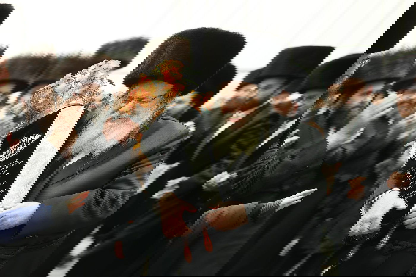 אלפים השתתפו במעמד הכנסת ספר תורה לאוהל הגר"ש אלתר