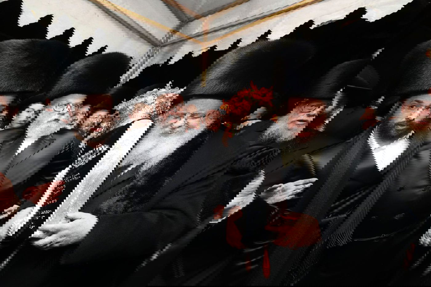 אלפים השתתפו במעמד הכנסת ספר תורה לאוהל הגר"ש אלתר