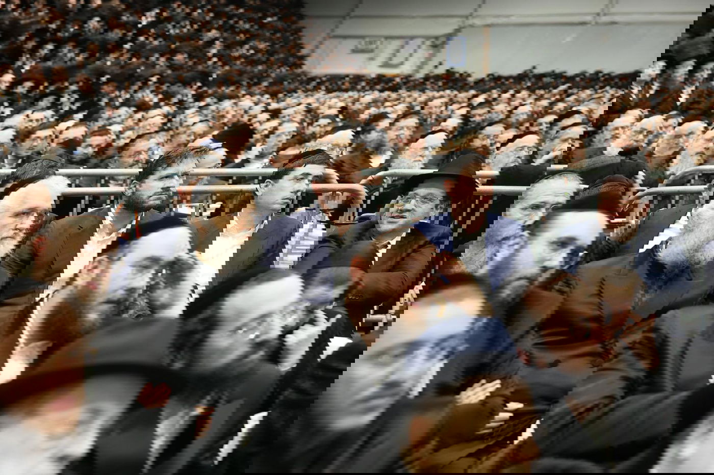 רבבות השתתפו בטיש וסעודה שלישית של הגר"ש אלתר | תיעוד