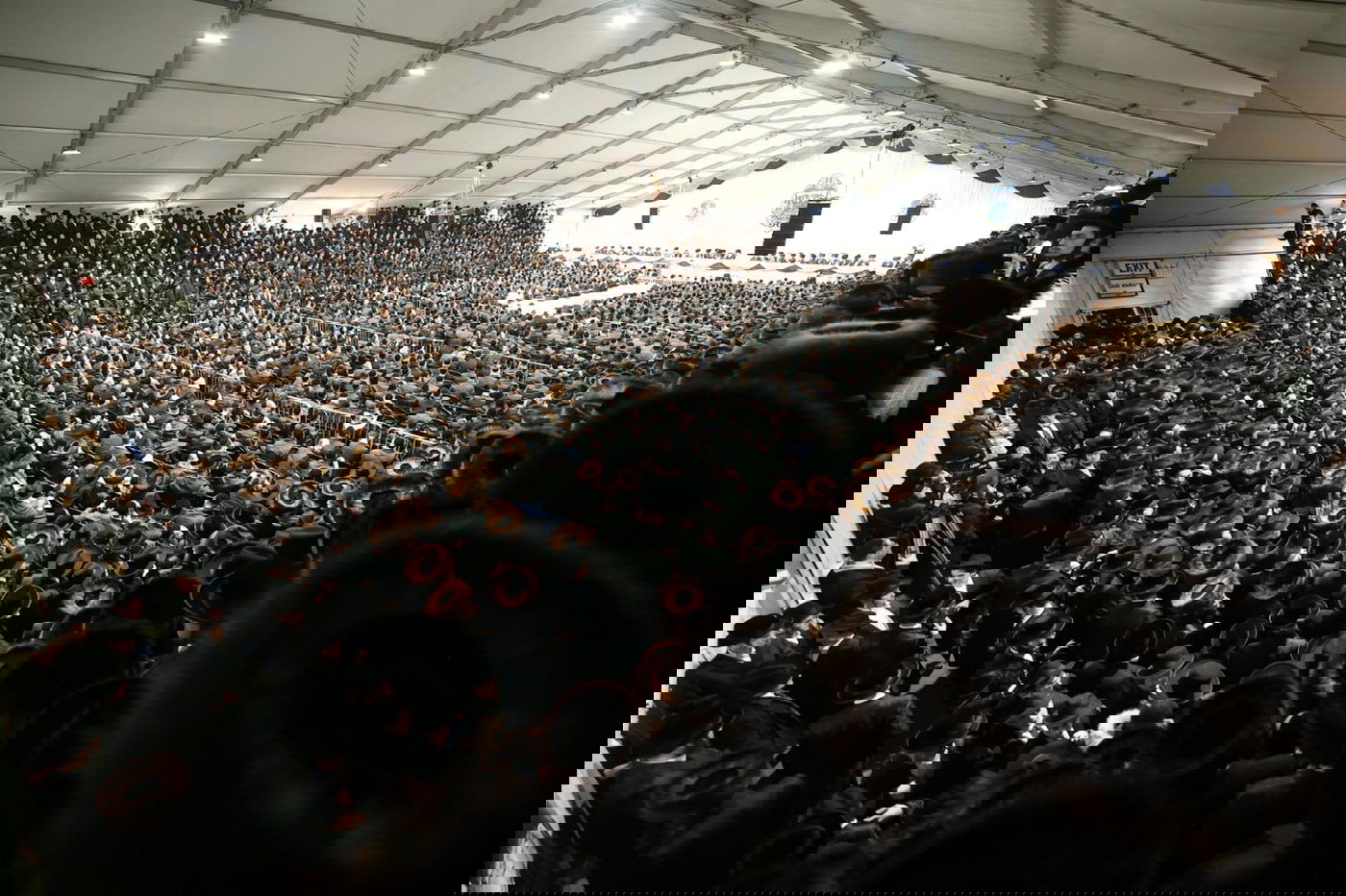 רבבות השתתפו בטיש וסעודה שלישית של הגר"ש אלתר | תיעוד