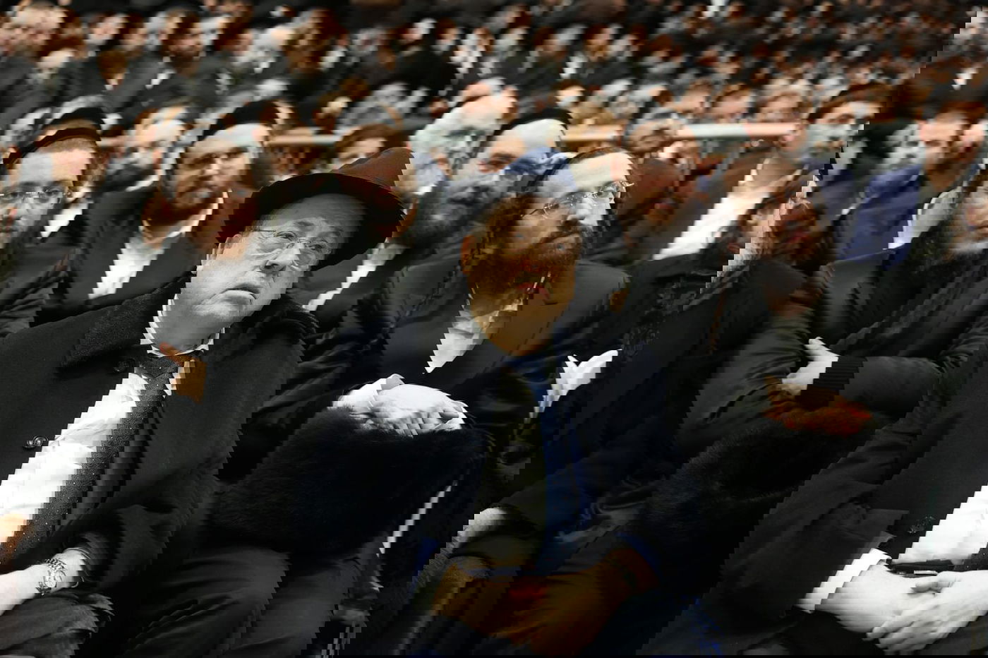 רבבות השתתפו בטיש וסעודה שלישית של הגר"ש אלתר | תיעוד