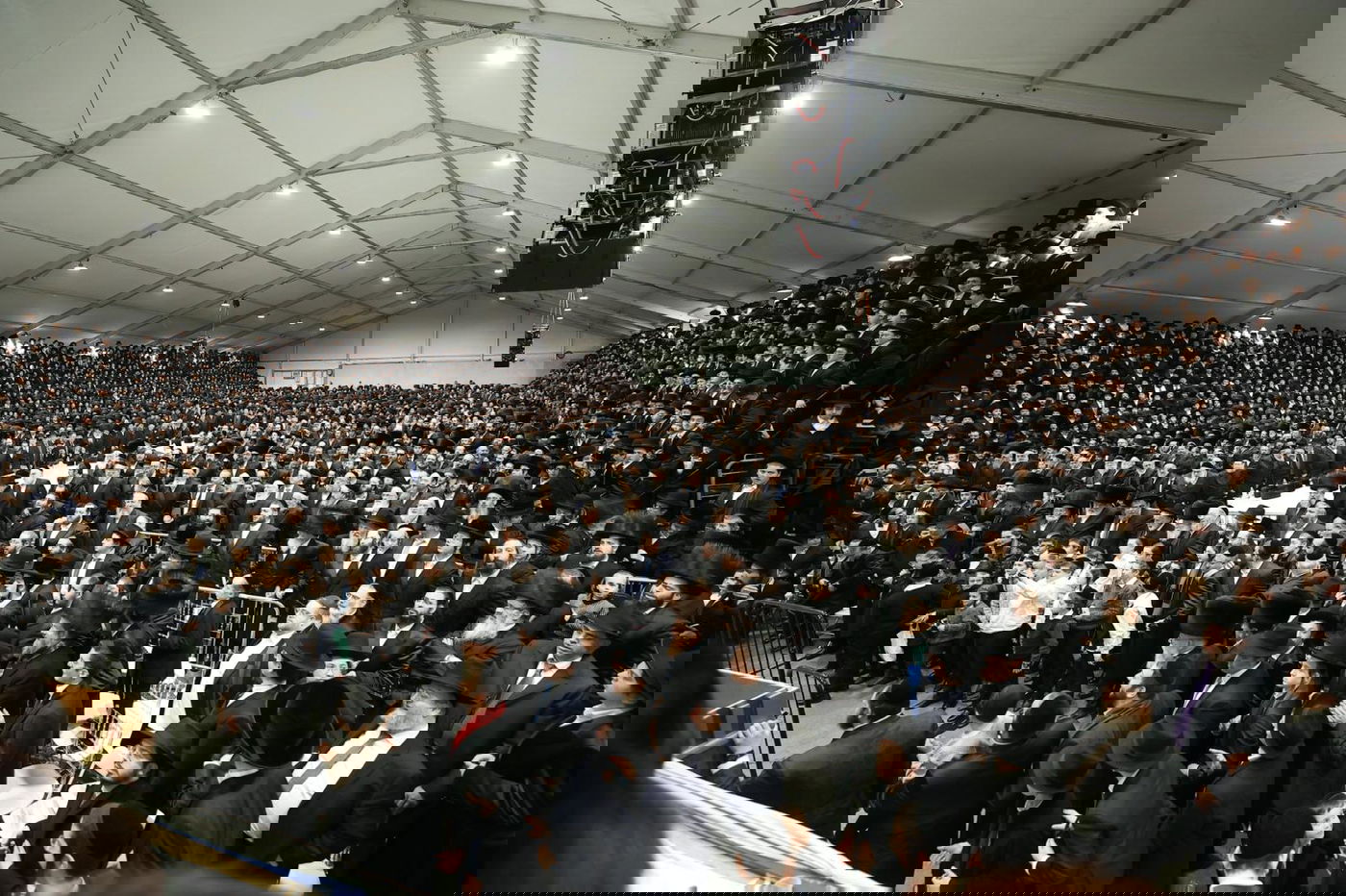 רבבות השתתפו בטיש וסעודה שלישית של הגר"ש אלתר | תיעוד