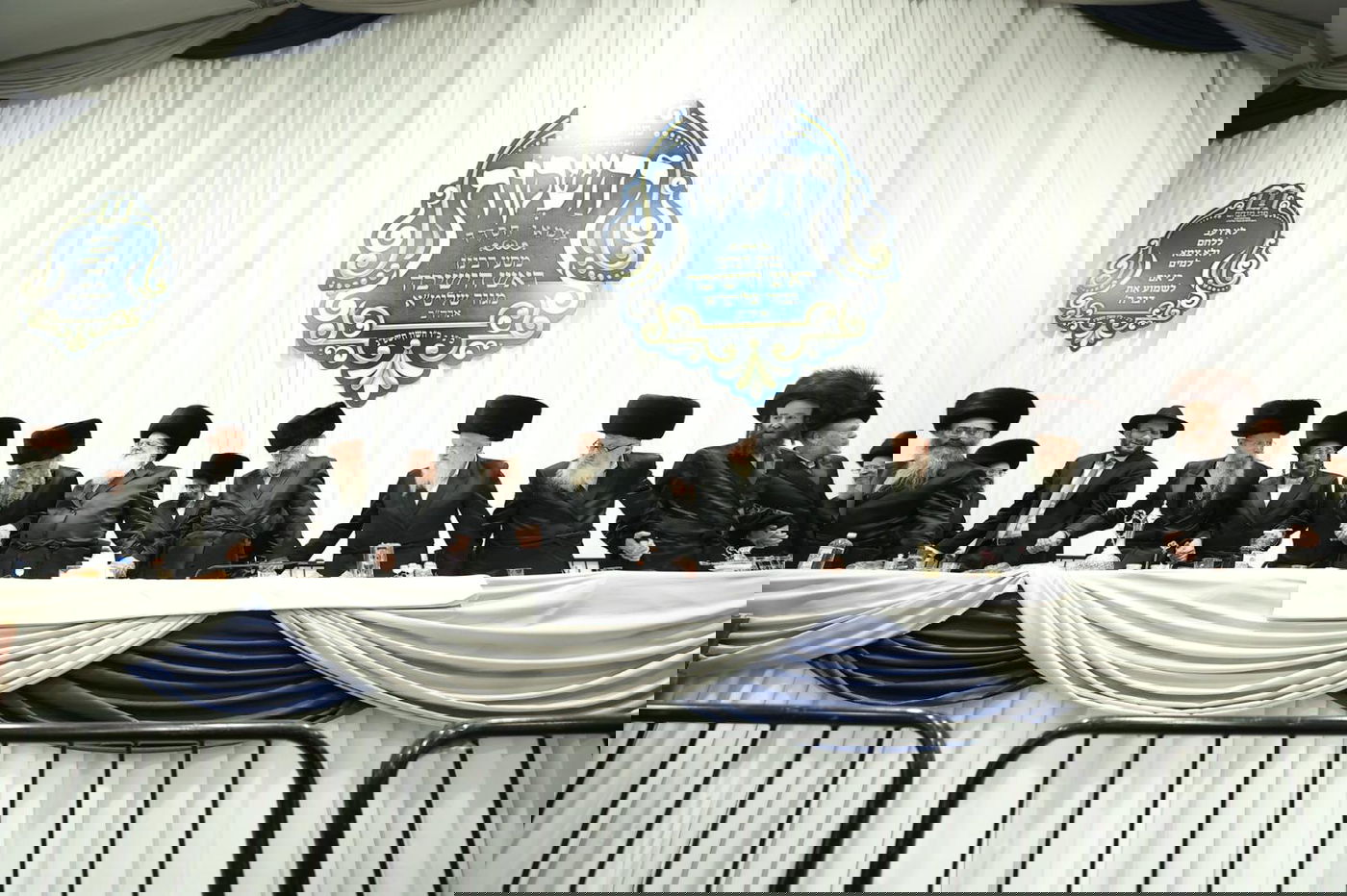 רבבות השתתפו בטיש וסעודה שלישית של הגר"ש אלתר | תיעוד