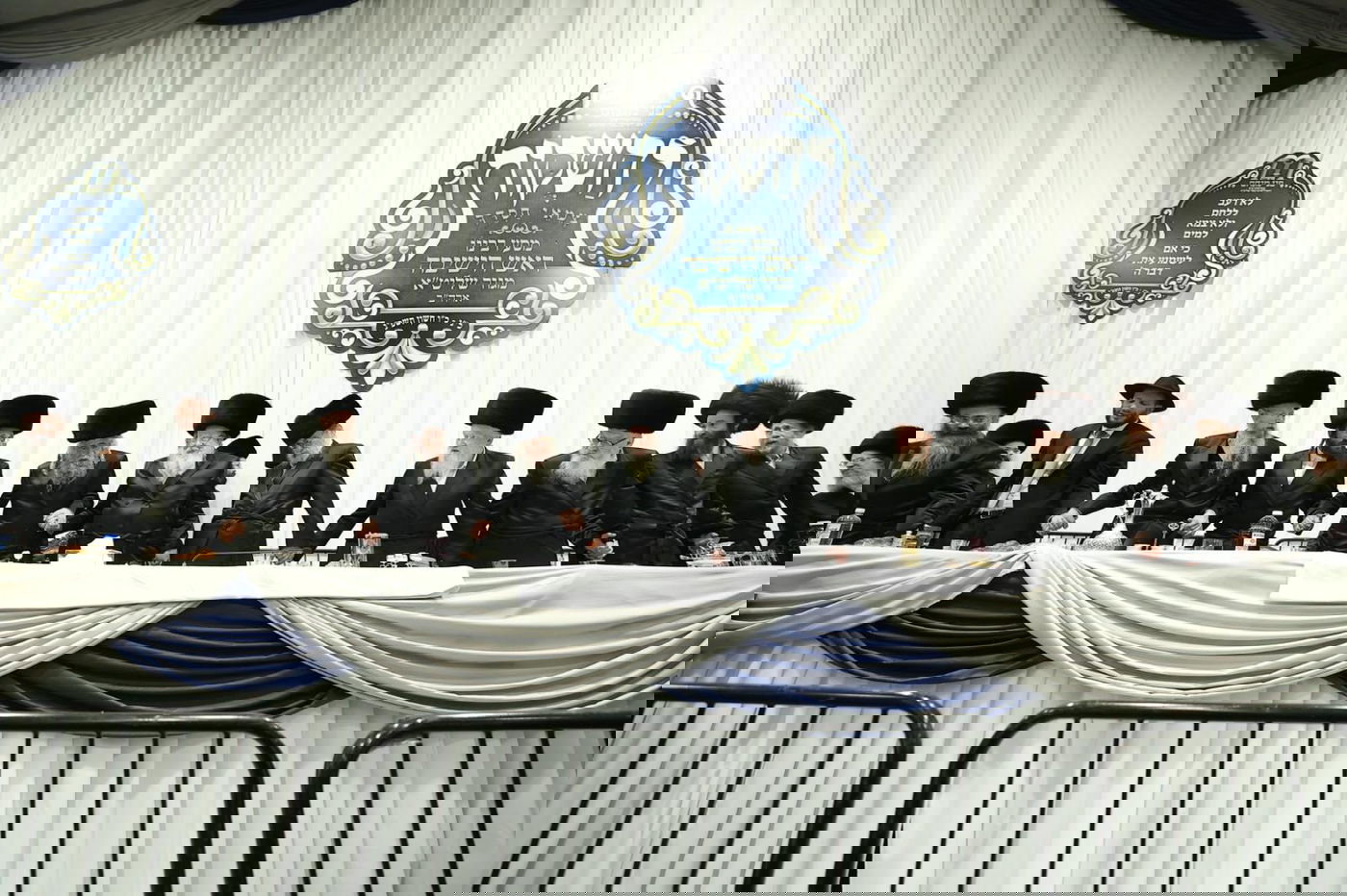 רבבות השתתפו בטיש וסעודה שלישית של הגר"ש אלתר | תיעוד