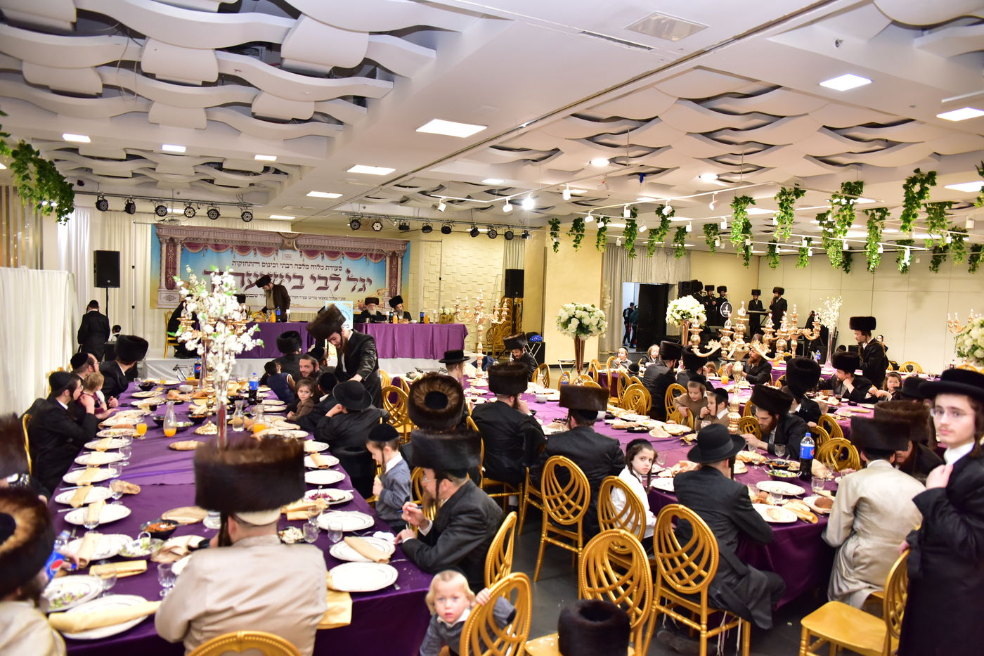 בצל הסערה: נכדיו וצאצאיו של הגרי"מ שכטר התכנסו