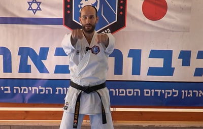 פרק 3 • נלמד תנועות בסיס יחד עם המאמן החרדי בן אלהרר