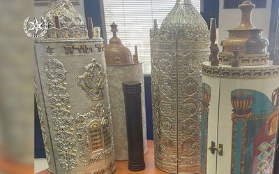 נתפסה חוליה שגנבה 6 ספרי תורה ושדדה קיוסק באלימות