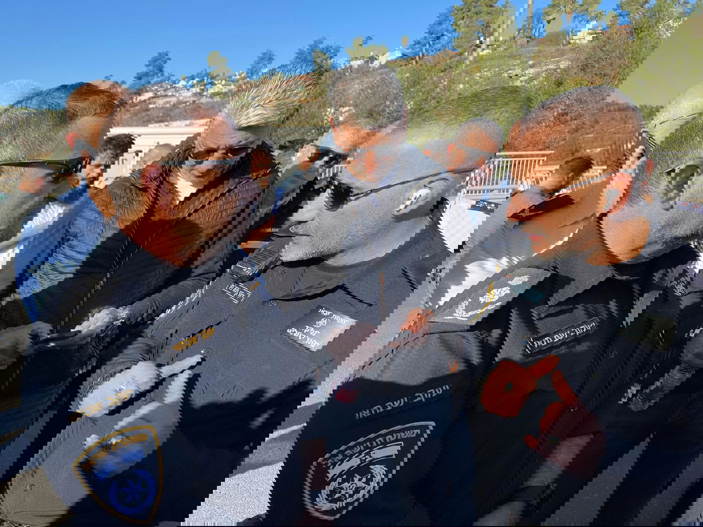 הרוג ו-19 פצועים בפיגוע משולב בירושלים; מצוד נרחב אחרי המחבל