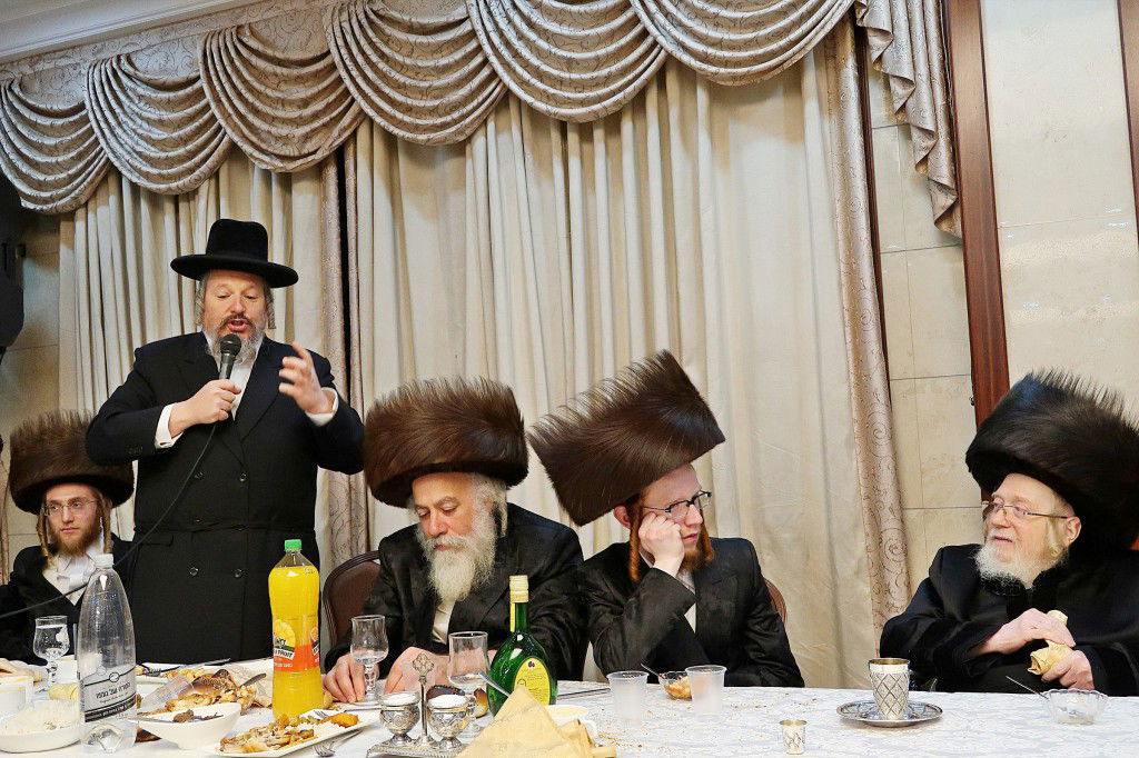 תיעוד חגיגי: 'שבע ברכות' בחצרות אמשינוב וקרעטשניף