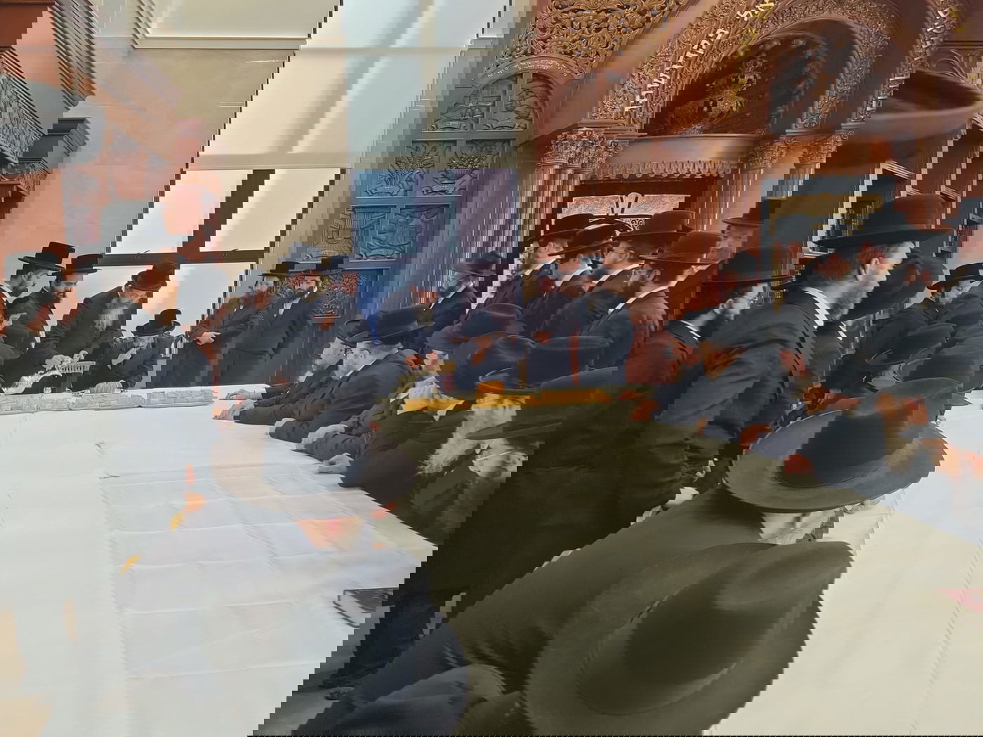 הרבי מסאדיגורה ב'לחיים' לאחר הגעתו לארה"ב