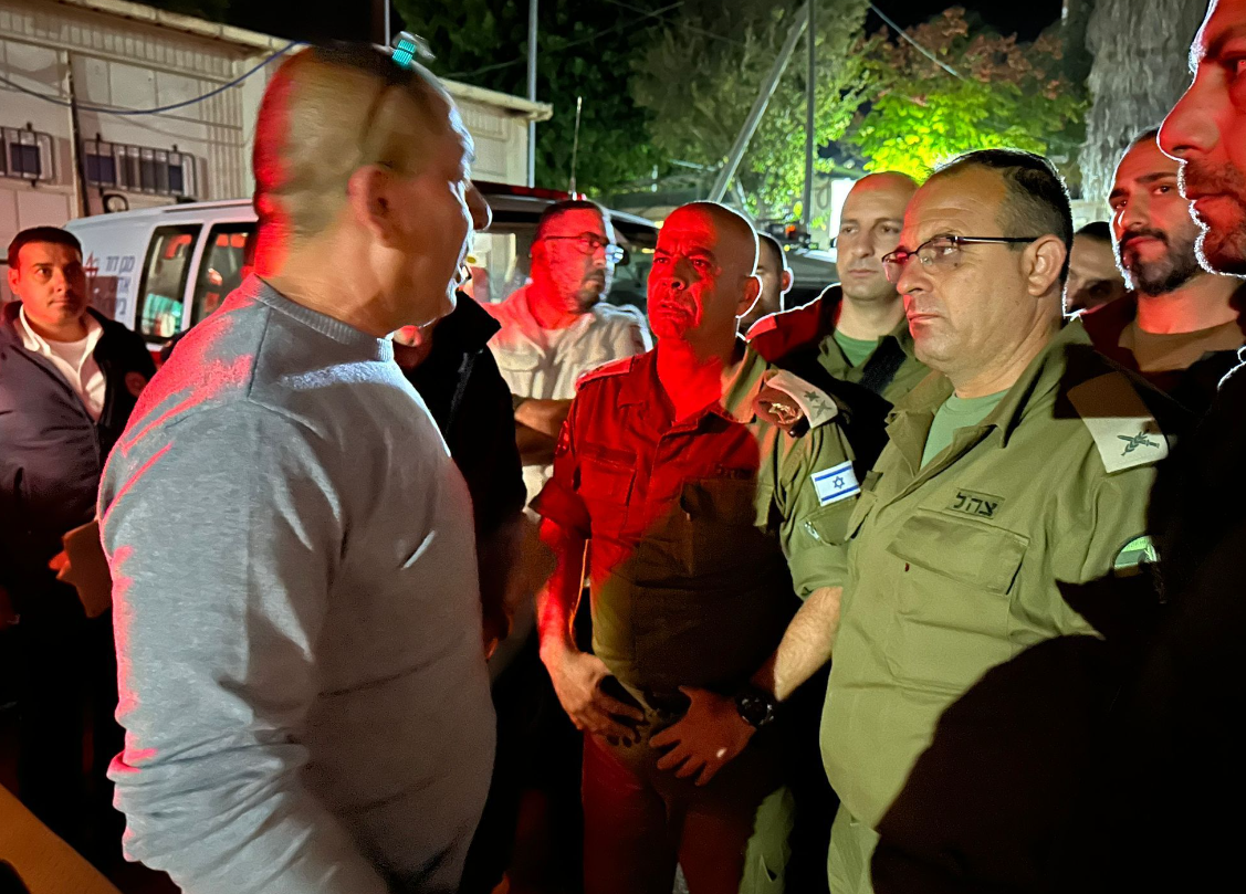 משפחת פרו עם האלוף עליאן ותא"ל עטילה, הלילה