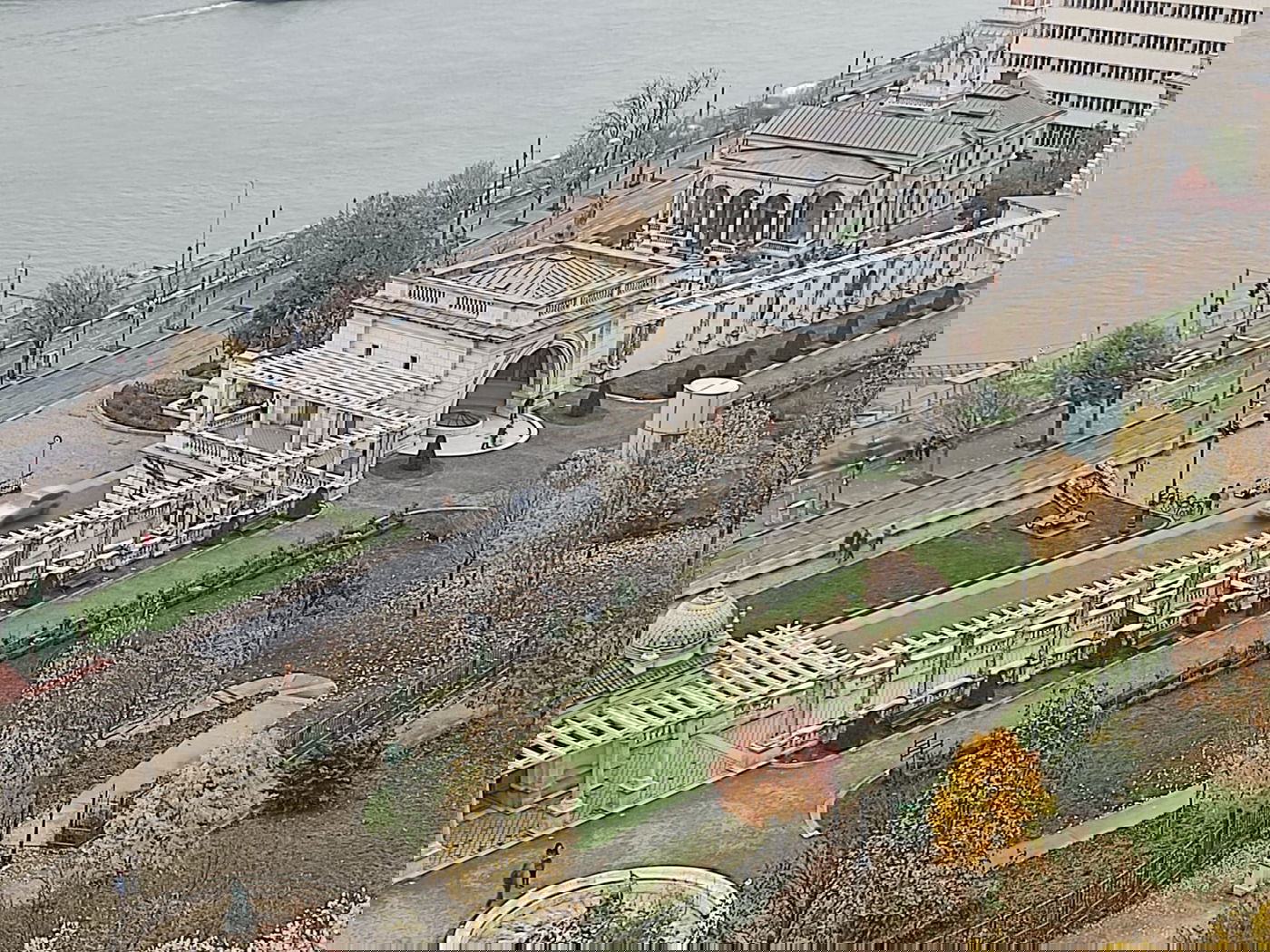 הגנים בארמון