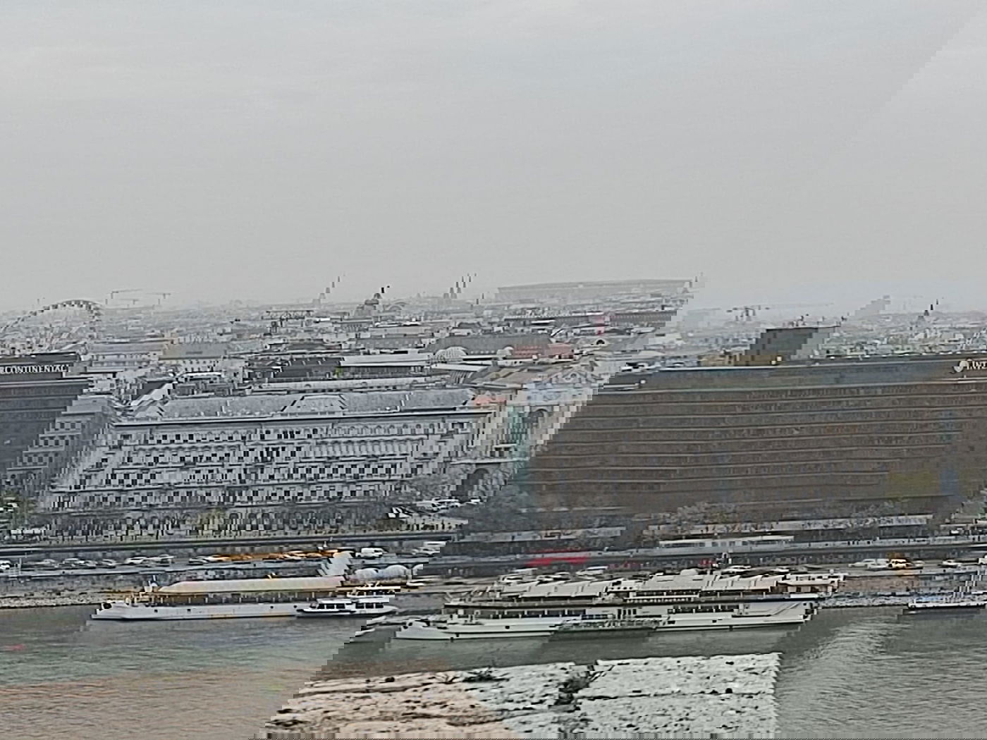 נוף מהארמון