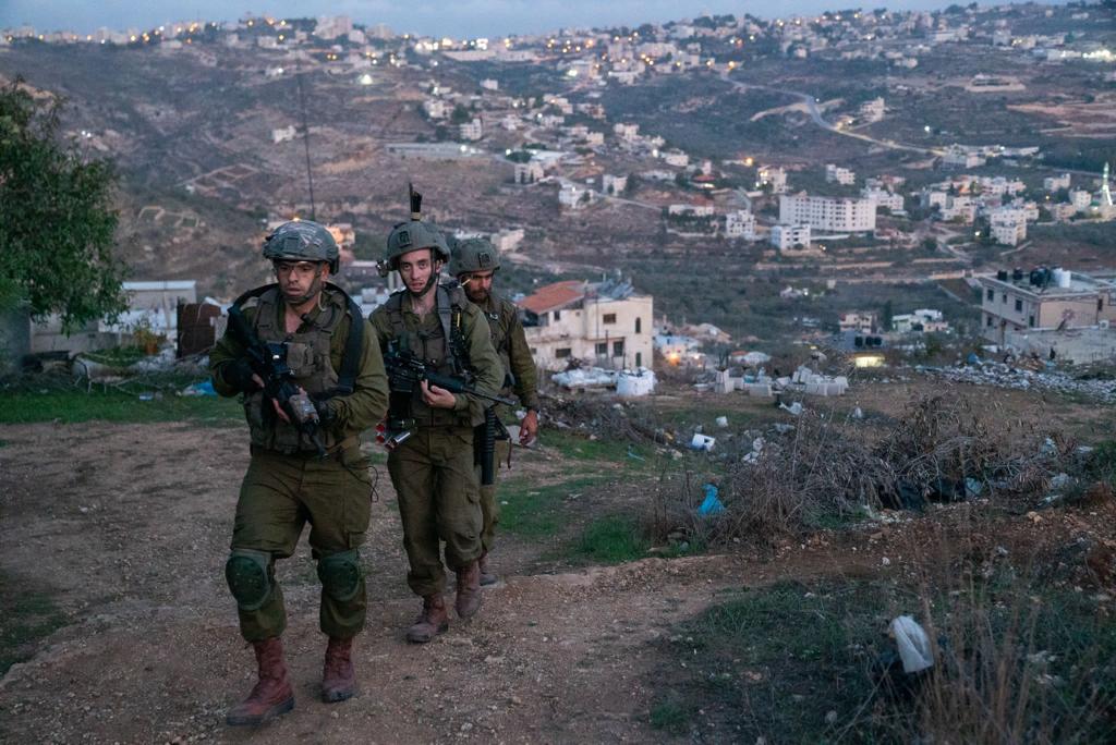 חיילי צה"ל נכנסו לכפרים ביו"ש ועצרו 10 מבוקשים | תיעוד