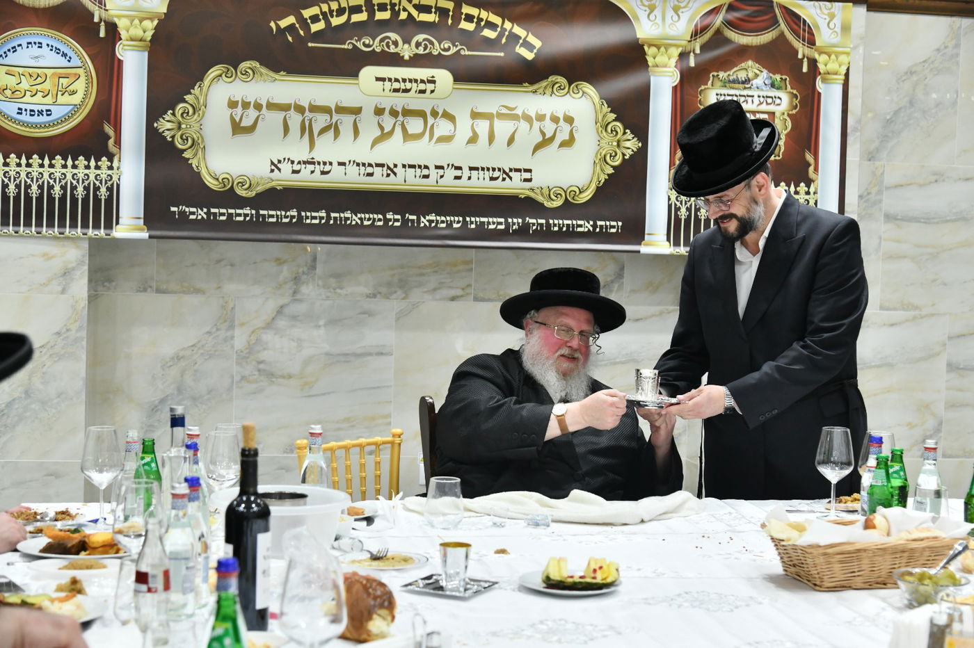 הרבי מסאסוב יצא למסע קברים קצר עם הנגידים